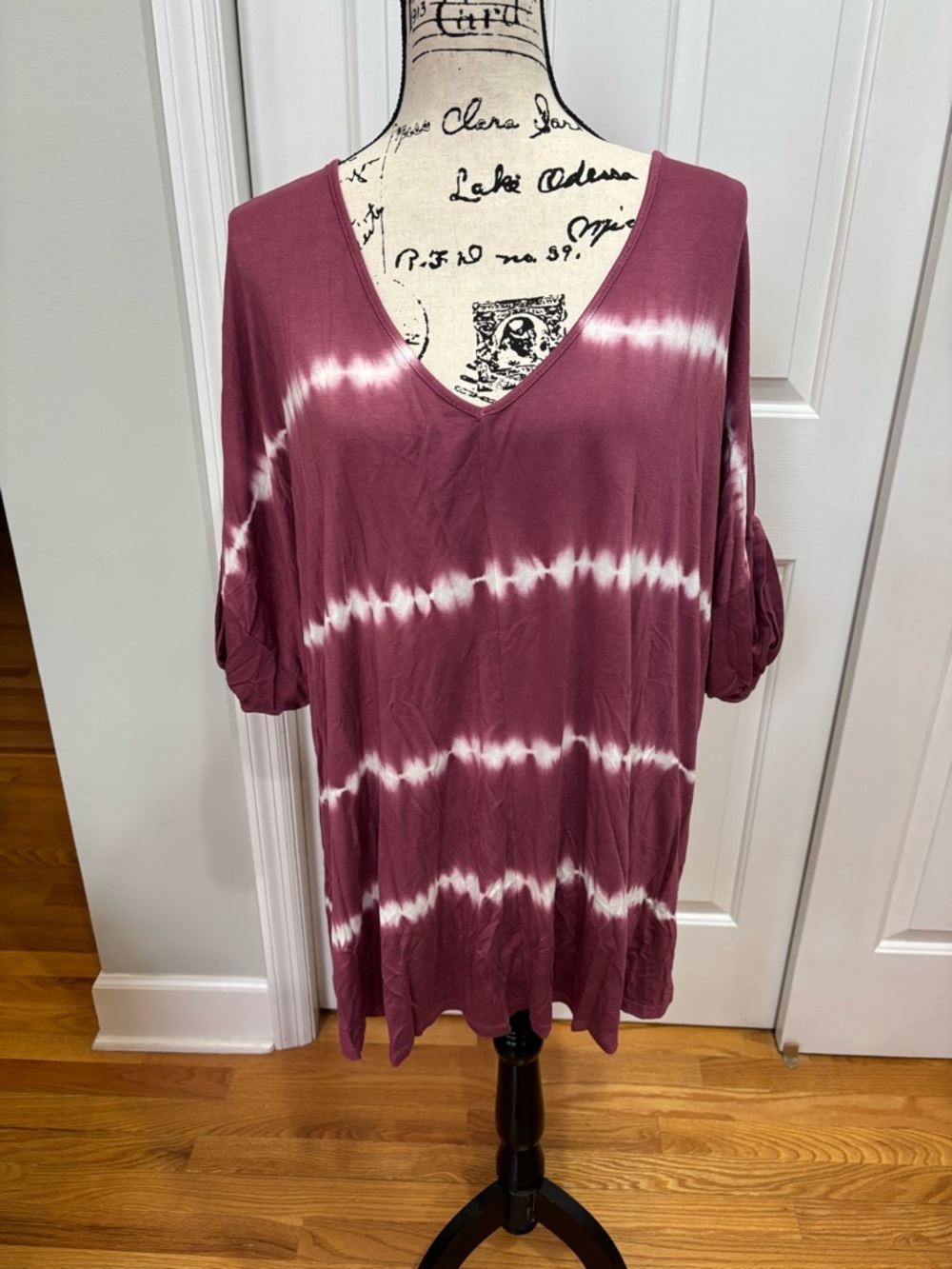 Lane Bryant Mauve and White Tie-Dye V-Neck Top Cold Shoulder NWT